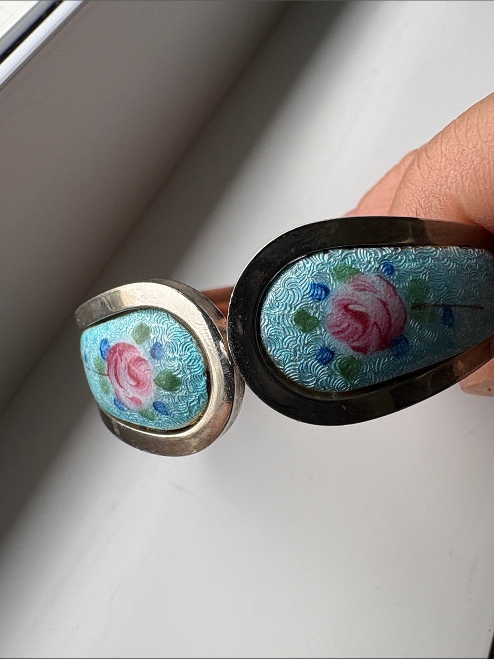 VINTAGE 1950'S ENAMEL PINK ROSES E.P. GOLD CLAMPER BRACELET - USA 1950s